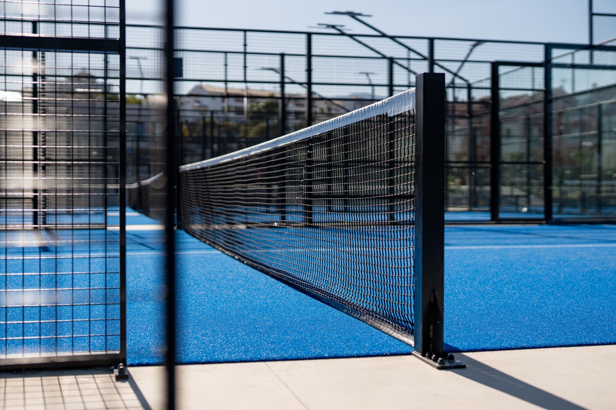Le Joueur Droitier au Padel : Choisir son Côté, Définir son Rôle