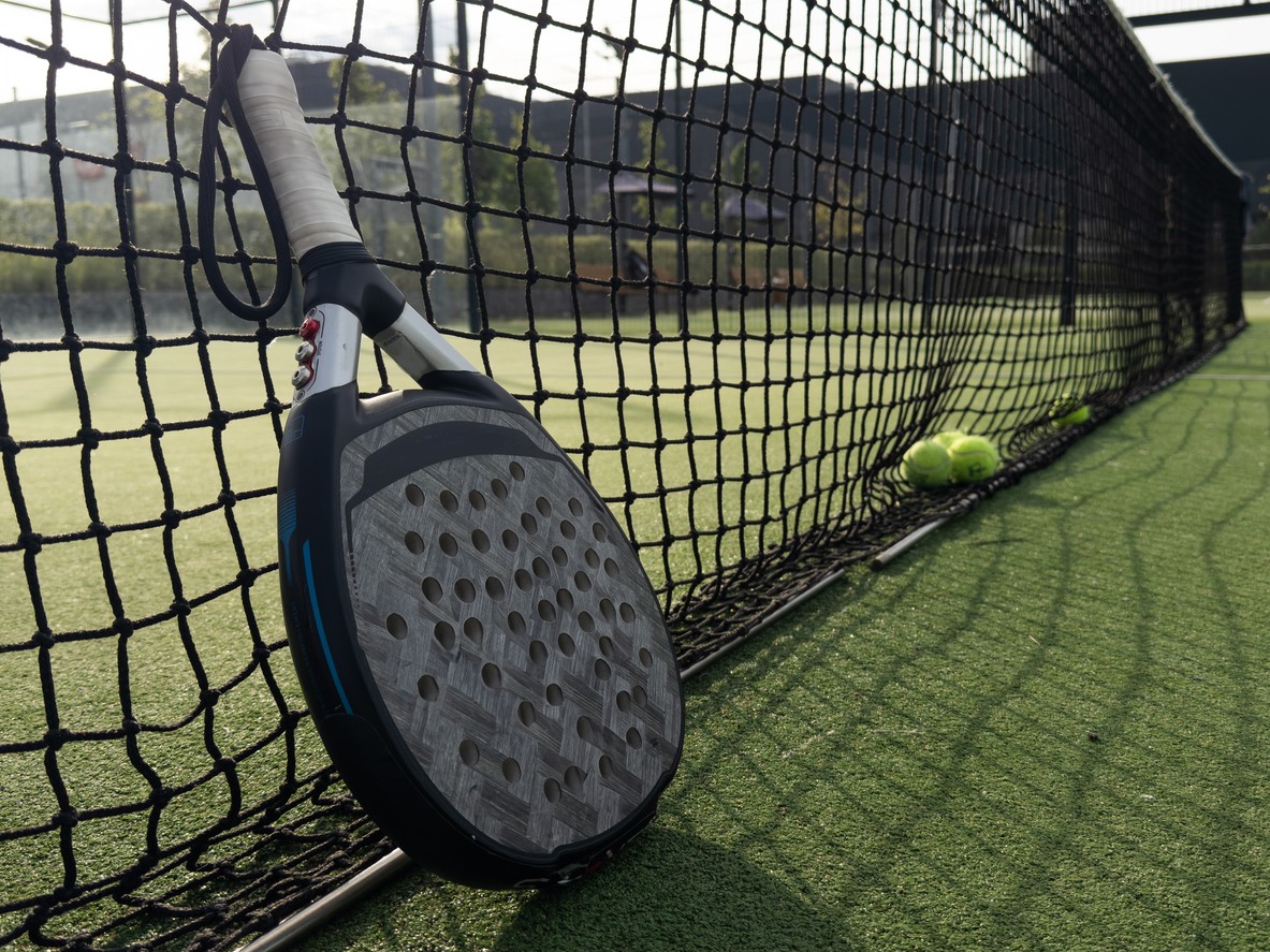 La "Zone de Divorce" au Padel : Pourquoi le Mi-Court est Votre Pire Ennemi